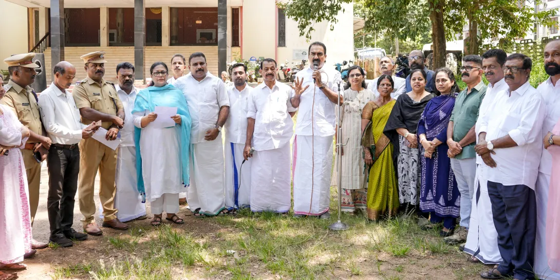 "തൂഫാൻ തദ്ദേശം" പദ്ധതിയുടെ നഗരസഭാതല ഉദ്ഘാടനം ശ്രീ.അൻവർ സാദത്ത് എം എല്‍ എ നിര്‍വ്വഹിച്ചു.